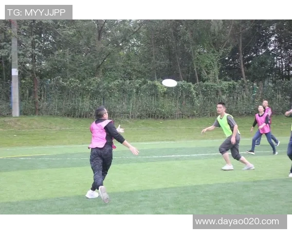 飞盘新手必看：掌握团队协作技巧轻松入门飞盘运动